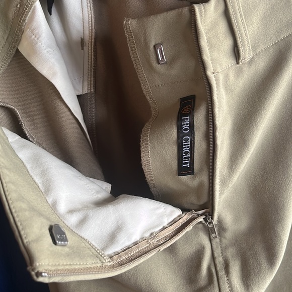 Ariat pro series Pro Circuit breeches. Like new - Picture 9 of 9